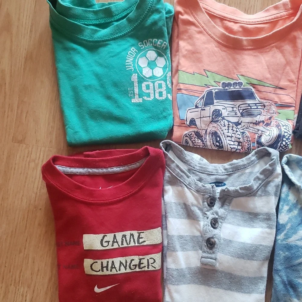8 Short Sleeve Boy's T-shirts Size 4 T